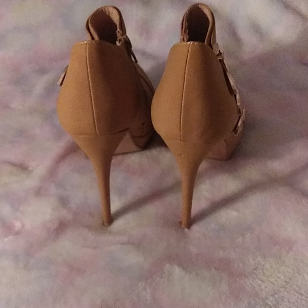 Shoes - Picture 3 of 4